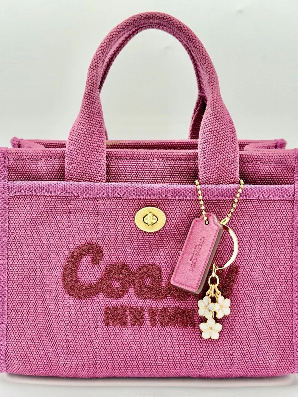 NWT GOLD TRIMMED WHITE FLOWERS BAG CHARM W/ANTI-OXIDATION BAG COACH BAG NOT INCL